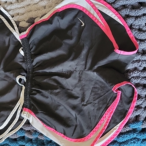 Bundle-Nike shorts - Picture 3 of 7